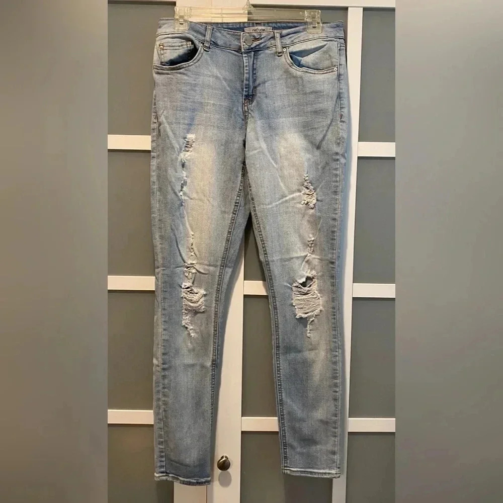Refuge Women's Distressed Skinny Light Wash Denim High-rise Stretch Jeans 8 EUC - Picture 2 of 10